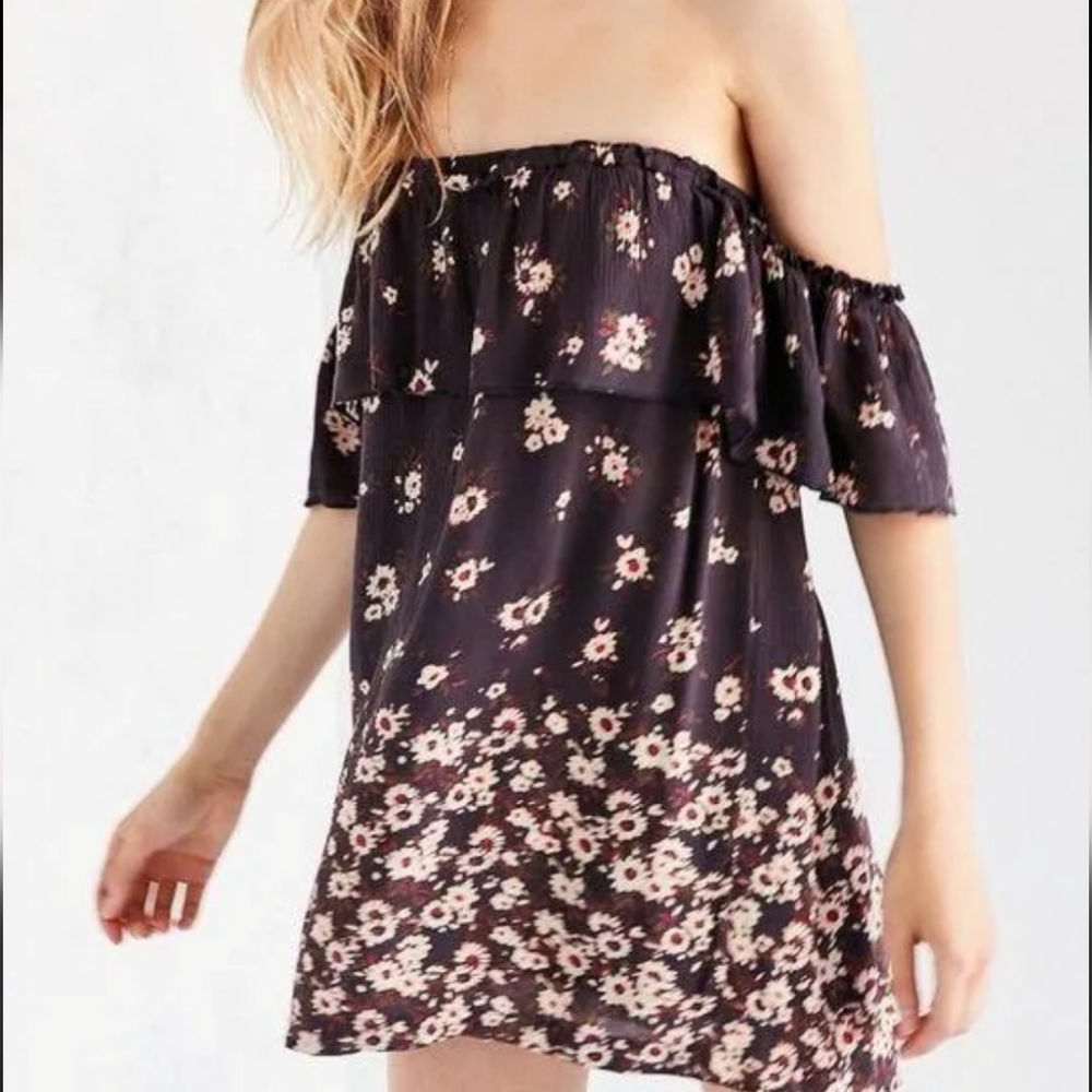 Nwt Urban Outfitters Kimchi Blue Rafina Off-the-Shoulder Dress medium